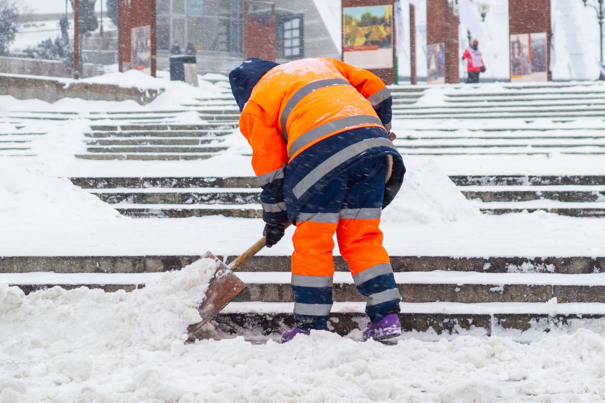 Snow Removal Guide: Your Complete Guide to Safe and Efficient Snow Clearing